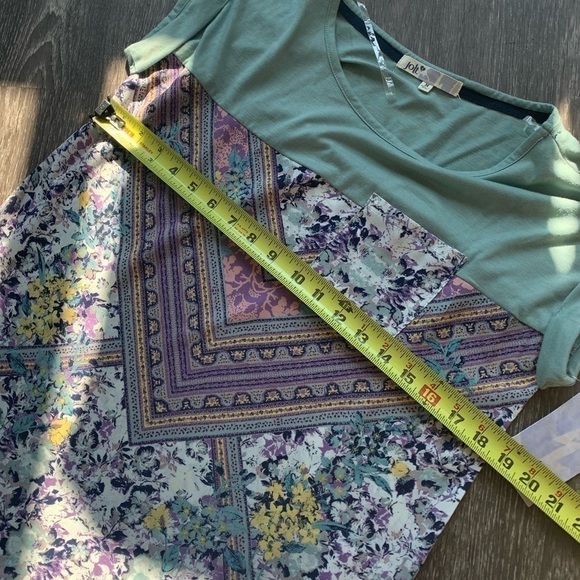 NWT. Jolt front pocket light summer top. Medium - Picture 7 of 9